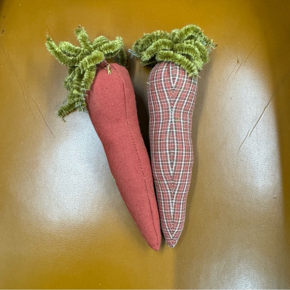 Vintage Pair Hanging Carrots Table Top Decor Large